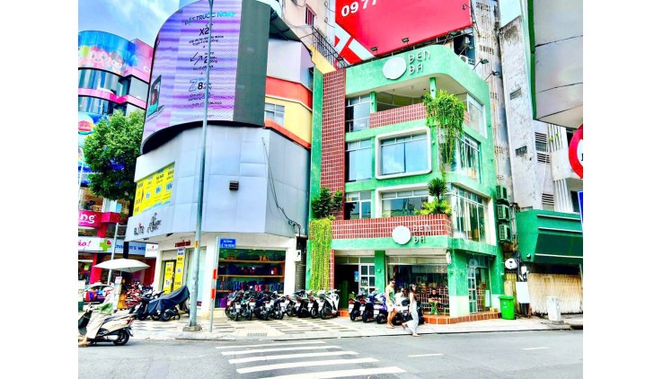 CẦN CHO THUÊ VỊ TRÍ NGAY VÒNG XOAY PHÙ ĐỔNG SIÊU ĐẸP